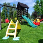 Rowy – Pokoje i apartamenty ROSA – plac zabaw